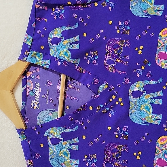 ✨️⭐️ HOST PICK✨️⭐️SCRUB TOP - Picture 3 of 9